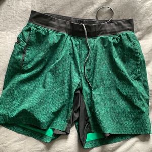 Men’s lulu lined shorts XL